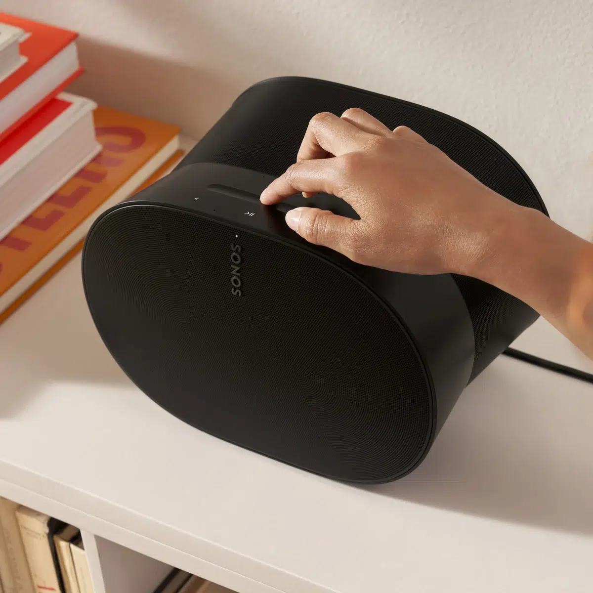 בקרת המגע ומחוון עוצמת השמע של Sonos Era 300 שחור