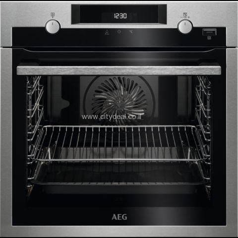 תנור בנוי פירוליטי AEG BPE255632M יבואן רשמי תנור בנוי פירוליטי AEG BPE255632M תנור רב תכליתי SteamBake עם טורבו אקטיבי ניקוי פירוליטי תא אפייה 71 ליטר. פונקציית SteamBake מוסיפה אדים בתכנית טורבו אקטיבי ומשפרת כל בישול ואפיה. 9 מצבי בישול ואפיה דלת קרה עם 4 שכבות זכוכית דלת עם מנגנון סגירה רכה Soft Motion. Food Sensor אשר בודק במדויק את הטמפרטורה בתוך המזון לקבלת תוצאות מושלמות,שני זוגות מסילות טלסקופיות.