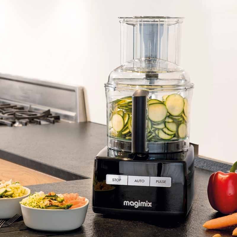 Magimix CS5200JNXL Premium - יעילות ומהירות במטבח Magimix CS5200JNXL Premium - בהכנת מזון