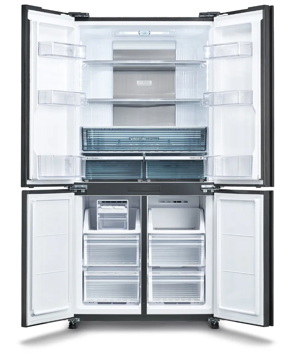 Sharp SJ-8590 מצב פתוח וחלל פנימי רחב מקרר Sharp SJ-8590 במצב פתוח עם חלל פנימי רחב ללא מחיצה
