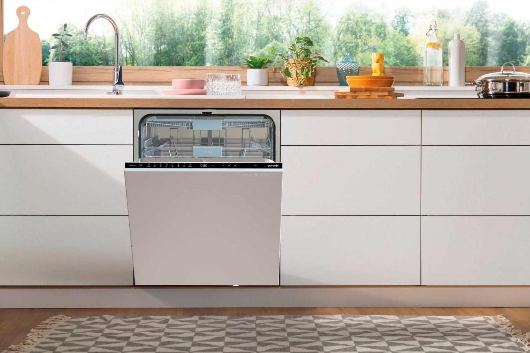 החלל הפנימי של מדיח Gorenje GV673C60 Gorenje GV673C60 - חלל פנימי ושלוש סלסלות