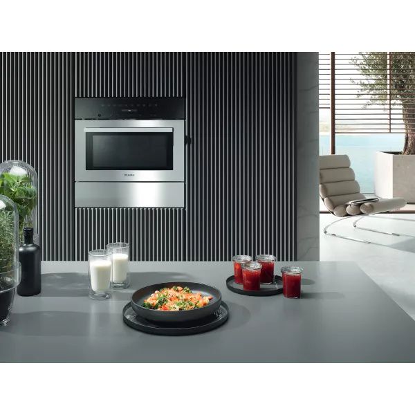 מיקרוגל בנוי Miele M7140TC בנפח 46 ליטר, צבע נירוסטה-פלדת אל-חלד עם אחריות יבואן רשמי: עוצמה ואלגנטיות למטבח עם טכנולוגיית CleanSteel ו-SoftOpen/SoftClose.