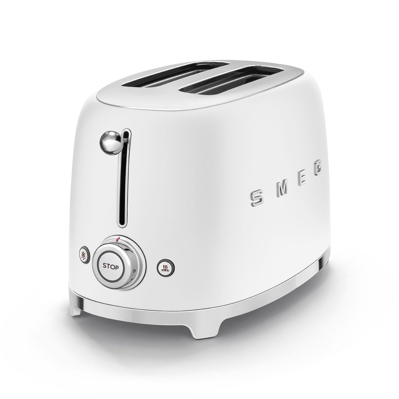 הגימור הלבן המט של מצנם SMEG TSF01WHMEU מבט צד על מצנם SMEG TSF01WHMEU בגימור לבן מט