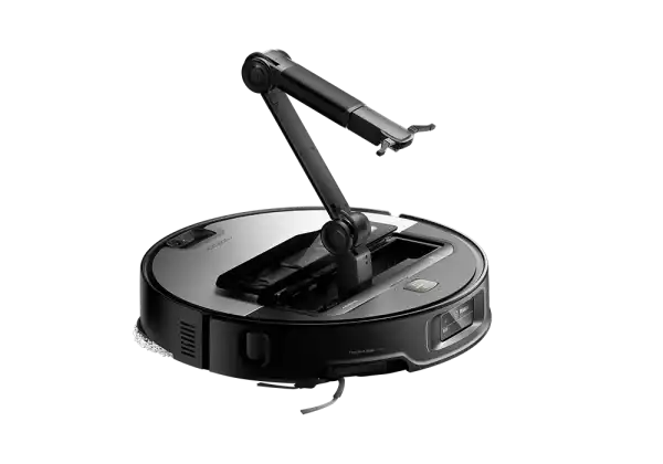 זרוע OmniGrip™ של Roborock Saros Z70 מרימה חפצים