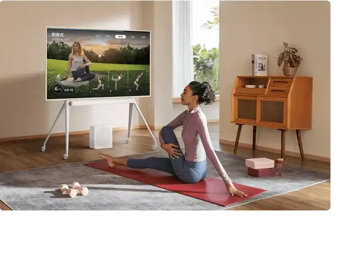 צילום של טלוויזיית TCL 75A300 Pro NXTVISION עם מעמד שולחני, מראה את גודל המסך והאיכות הגבוהה