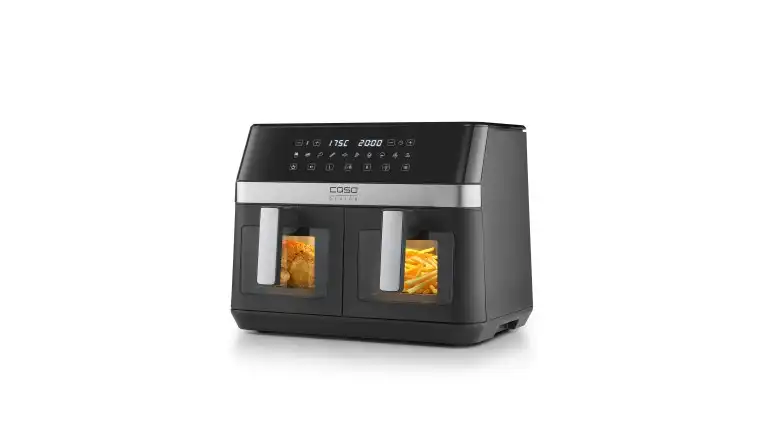 CASO AirFry DuoChef - שני תאים נפרדים וחלונות צפייה CASO AirFry DuoChef בזווית צד עם שתי סלסילות וחלונות צפייה מוארים
