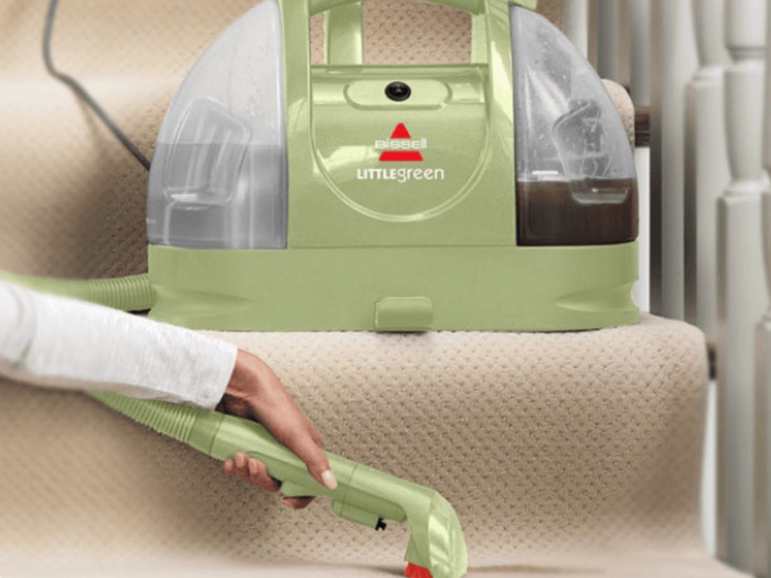 BISSELL Little Green 4098N – המכשיר עם אביזרי ניקוי וצינור גמיש
