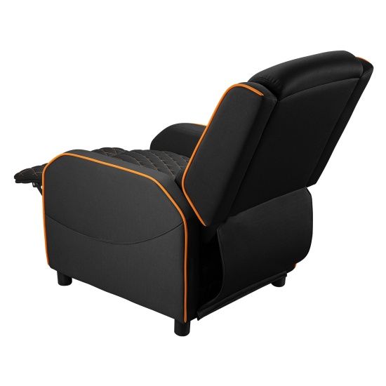 כורסת גיימינג COUGAR RANGER ONE מוצבת בחדר גיימינג מעוצב ומודרני
