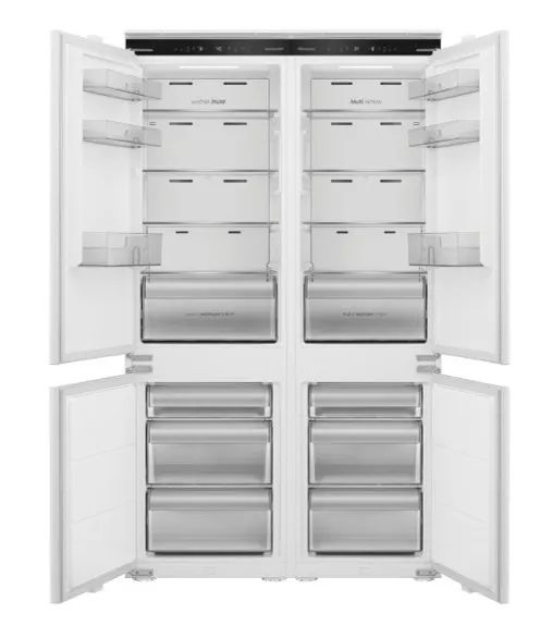 מקרר Hisense RB3B250NEWE1 פתוח, מציג את תא הקירור