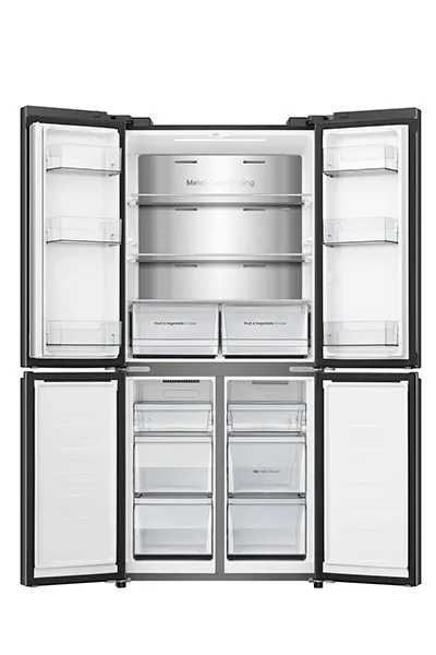 מקרר Hisense RQ58B פתוח וריק, מדגים את מבנה המדפים והמגירות הפנימי