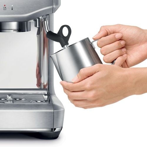 Sage SES876SST - הקצפת חלב ו-Latte Art הקצפת מיקרו קצף במכונת Sage SES876SST בצבע לבן מלח ים