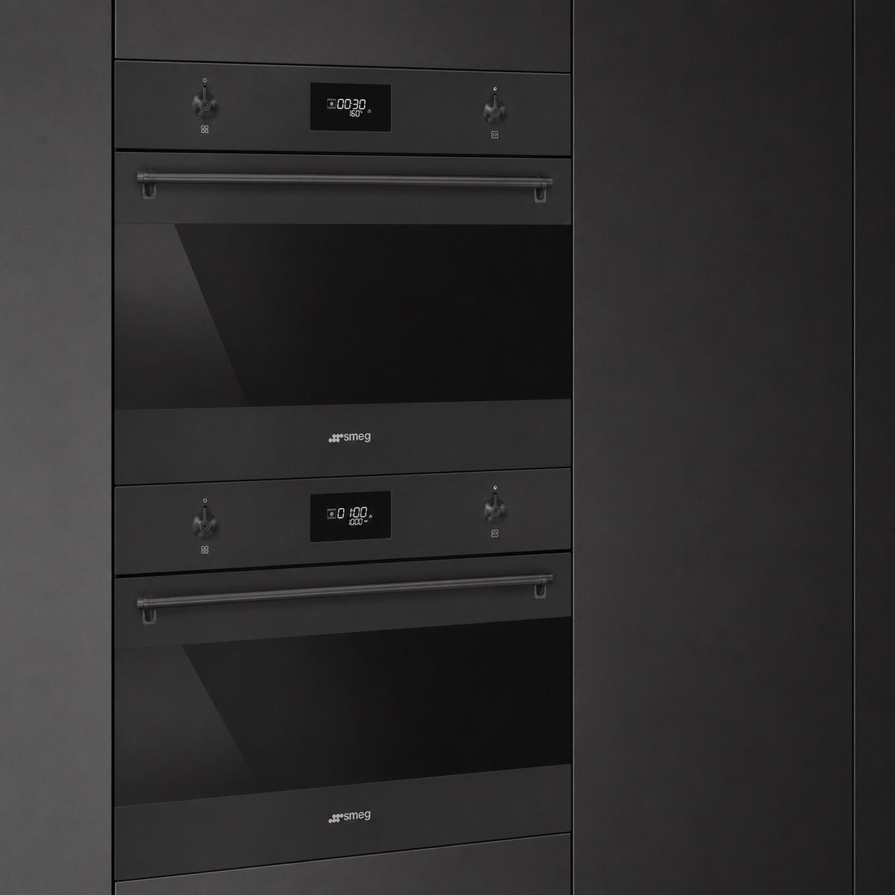סט תנורים SMEG SO4301M1N SFP6301TVN במצב תצוגה סגור