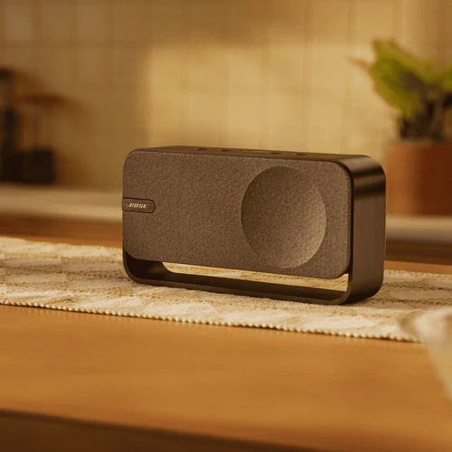 רמקול BOSE SoundLink Home עם עיצוב בד ואלומיניום יוקרתי רמקול BOSE SoundLink Home עם עיצוב בד ואלומיניום יוקרתי