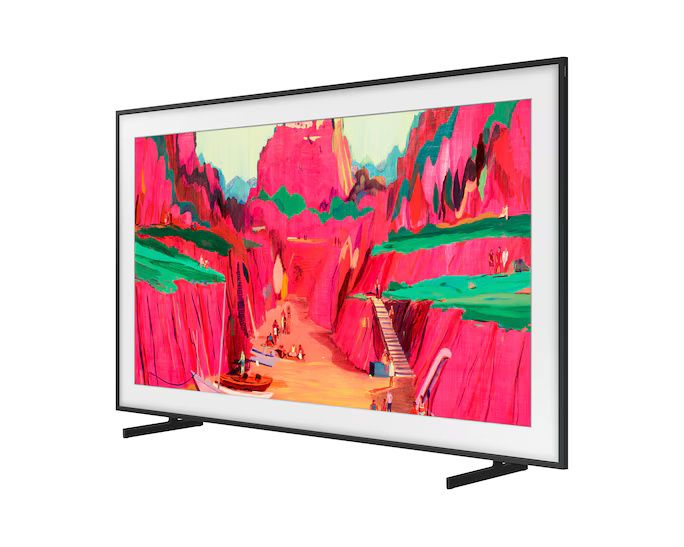 מבט צידי על טלוויזיה Samsung The Frame Pro QE65LS03F, מדגיש את העיצוב הדק