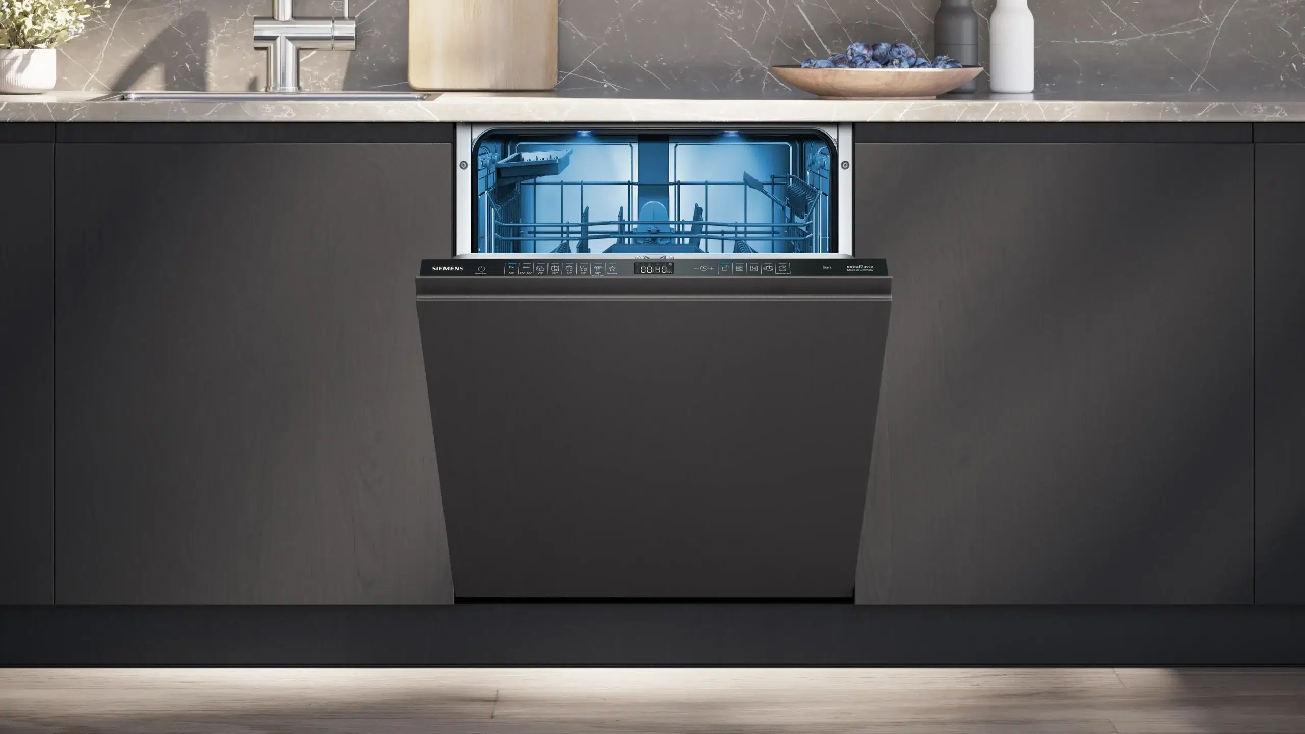 Siemens SN65EX14BE משולב במטבח מודרני