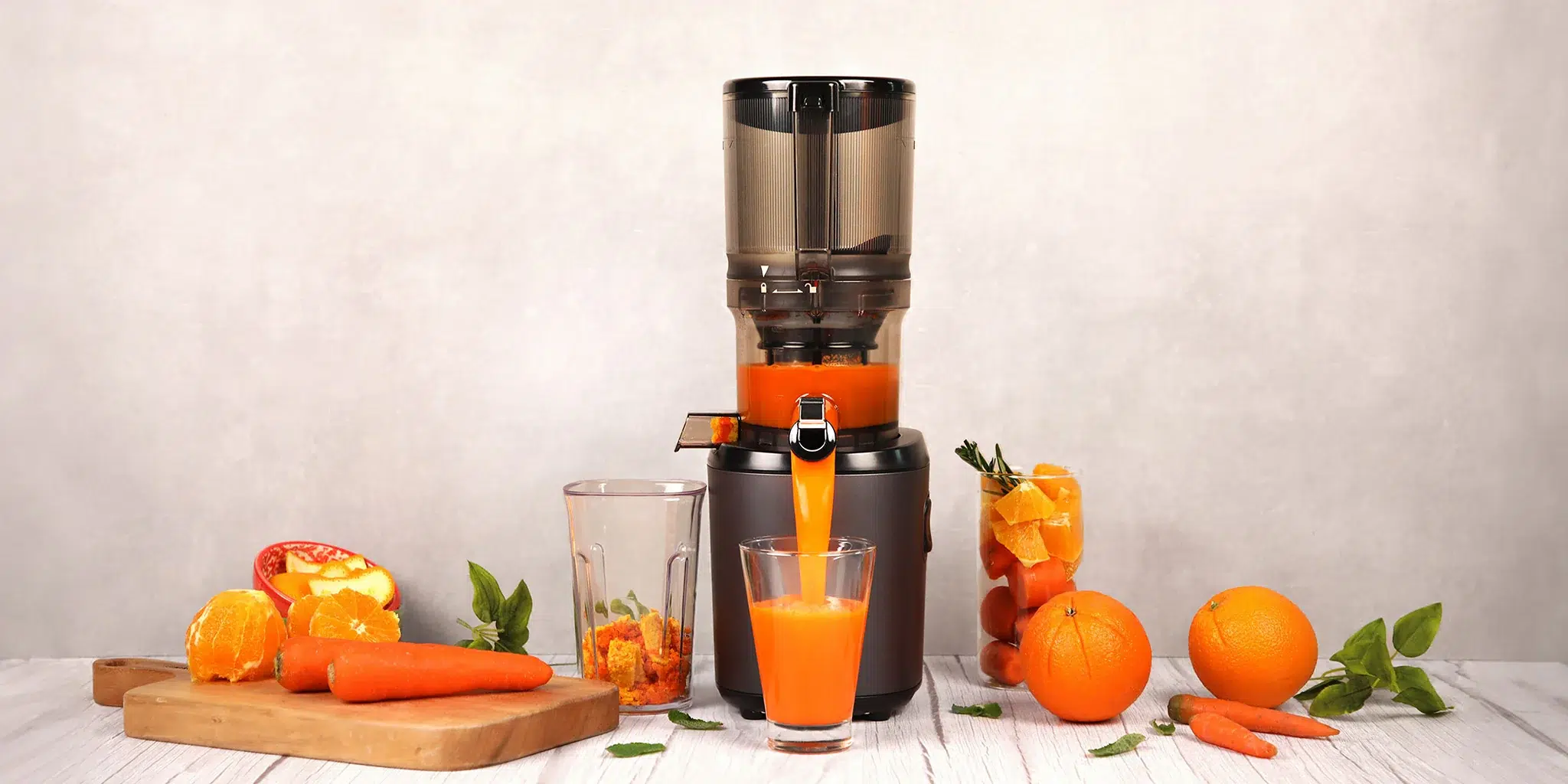 מסחטת מיץ איטית Kuvings AUTO6 - המחשת שימוש