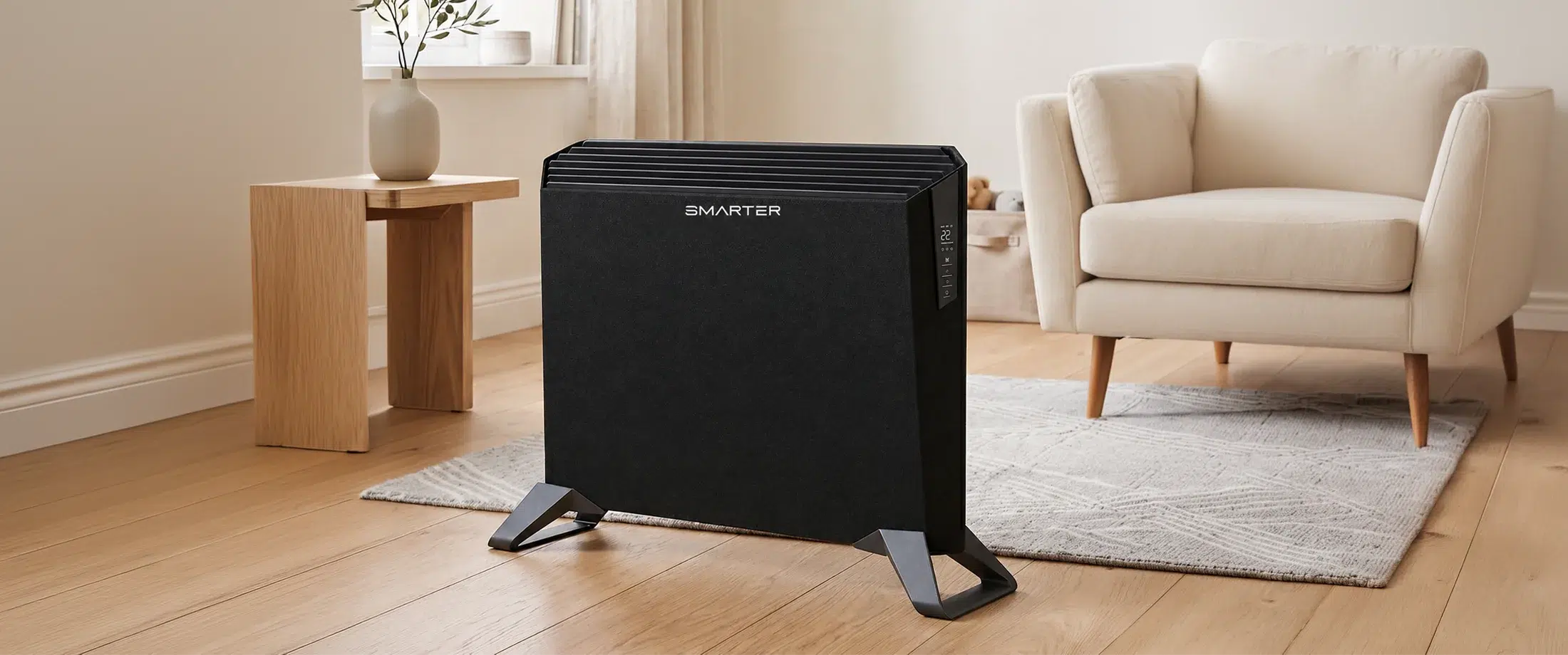 SMARTER XT2000 – תנור החימום השחור בחלל מגורים מואר