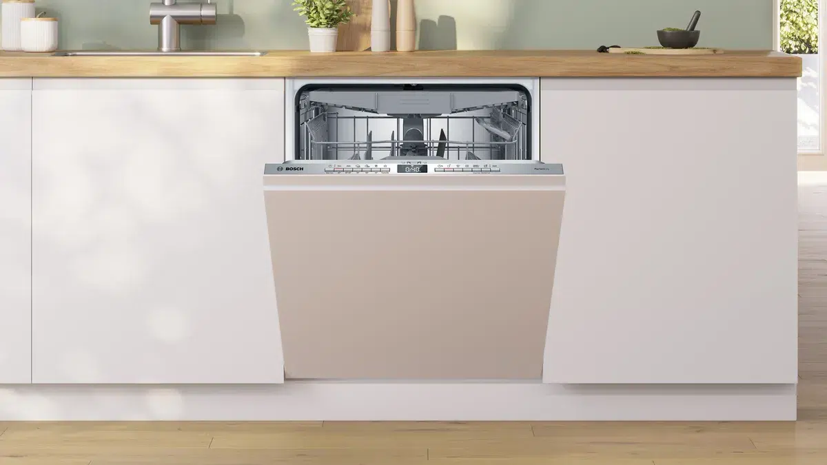 Bosch SMV6ZCX10E משולב בארונות המטבח