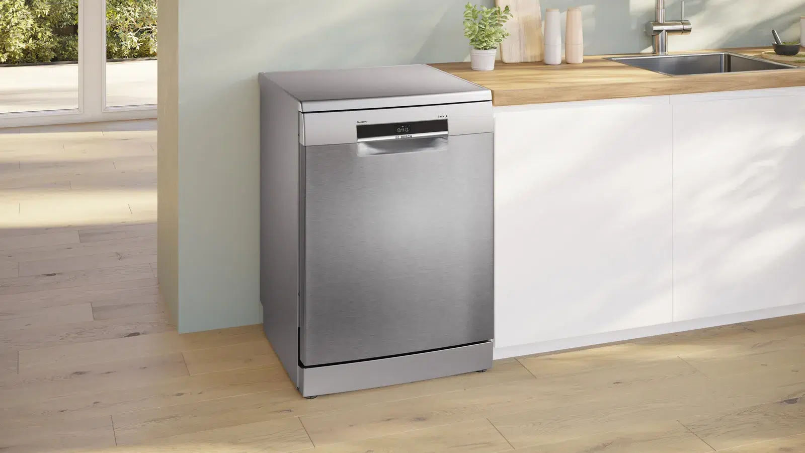 Bosch SMS6ECI15E משולב לצד ארונות מטבח לבנים