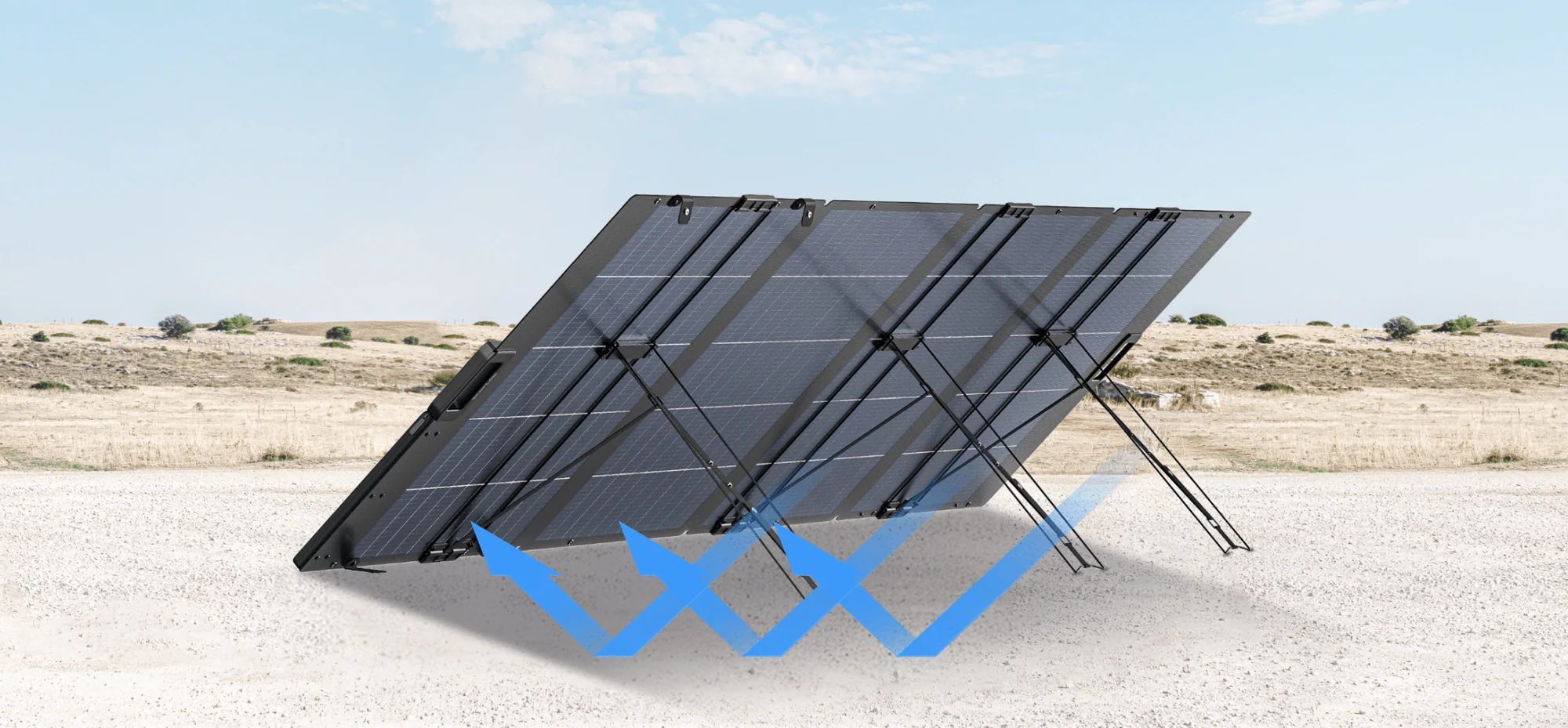 הצד האחורי של פאנל EcoFlow 400W NextGen בשטח פתוח עם חצים הממחישים קליטת אור מוחזר מהקרקע